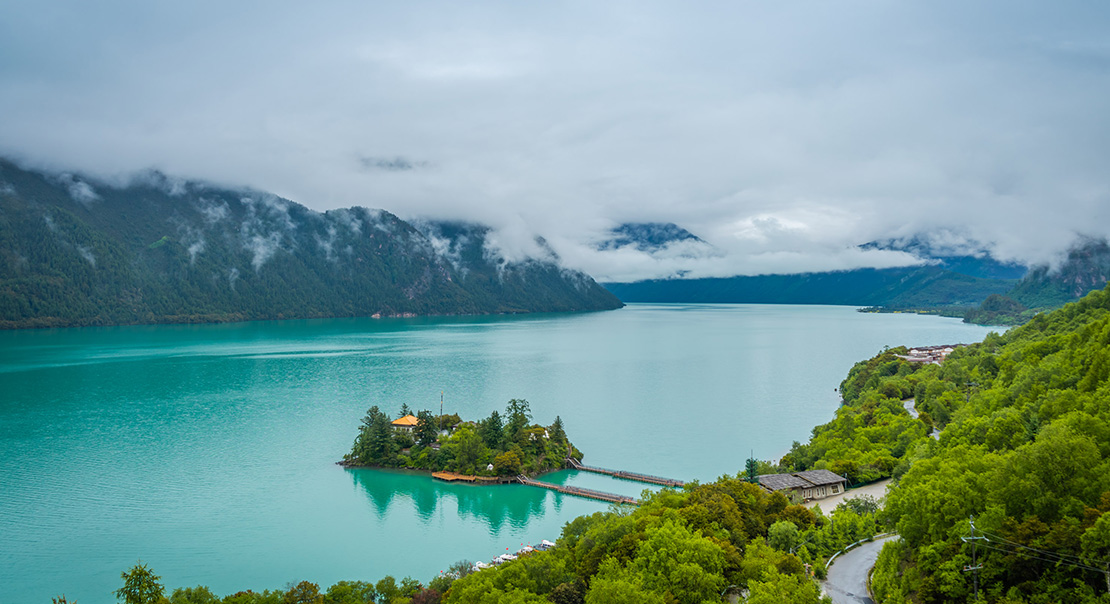 Basumtso Lake in Kongpo