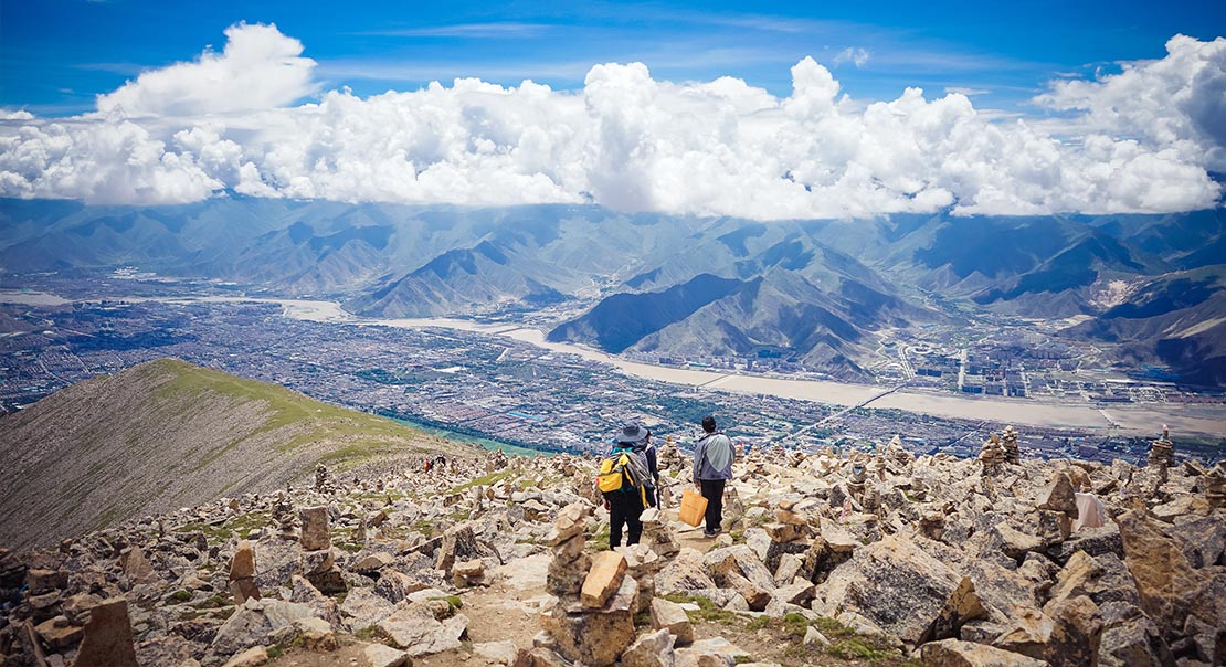 Hiking on Gephel Utse in Lhasa